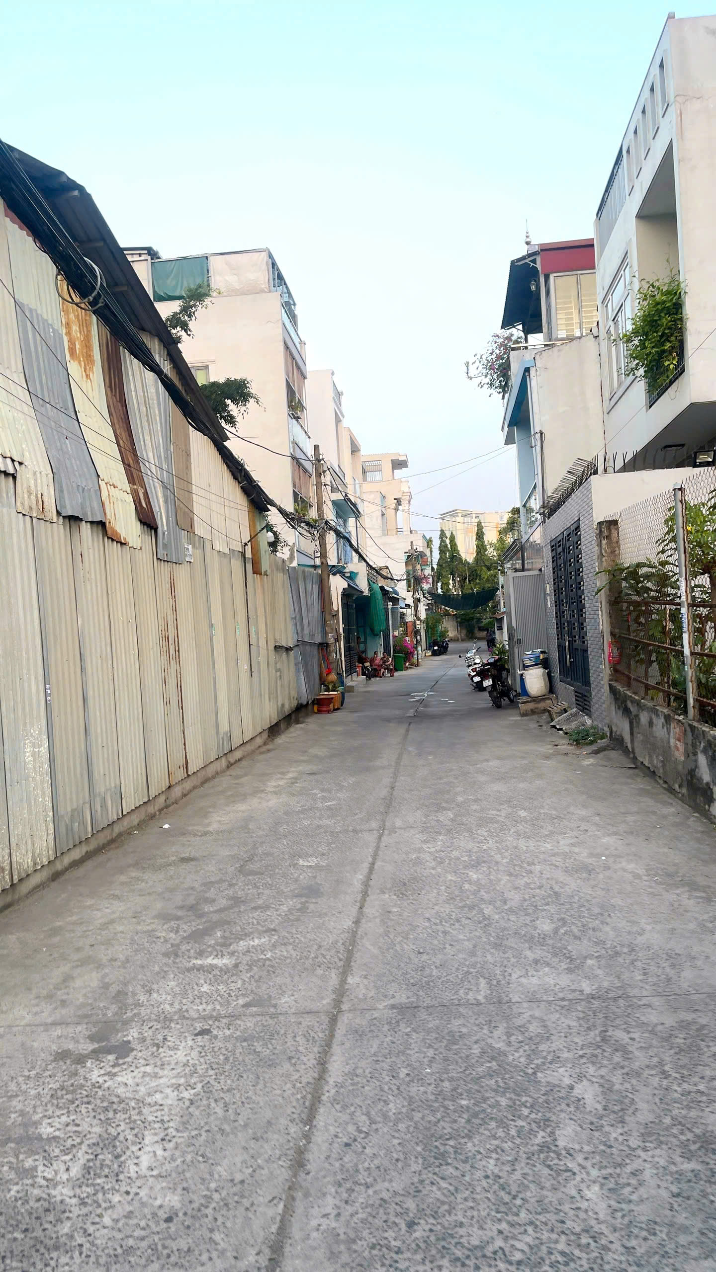 CẦN BÁN 128M2 NHÀ 2,5 ĐẸP CÓ SÂN VƯỜN XE HƠI TẬN NHÀ 15995044