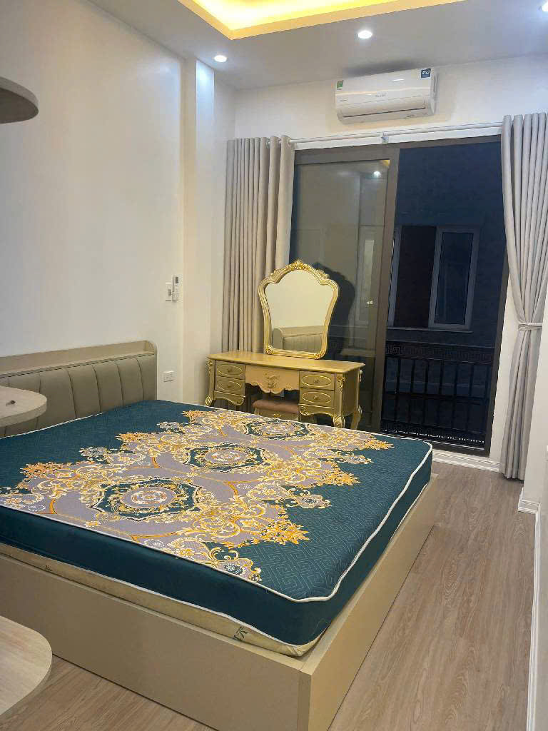 BÁN NHÀ 5 TẦNG PHÂN LÔ KHU LONG BIÊN ,OTO 7 CHỖ ĐỖ CỬA 10.5TY 15995059