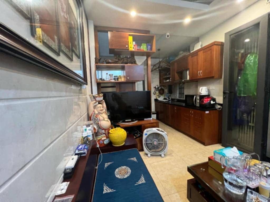 hoàng hoa thám 27m x5 tầng 6,3 tỷ cách bãi gủi ô tô 50m,ngõ thông thoáng 15995067