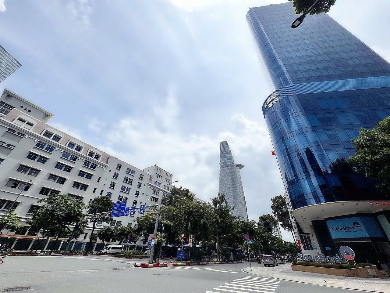 SIÊU PHẨM HIẾM BÁN - MẶT TIỀN Đ.HÀM NGHI, P.NGUYỄN THÁI BÌNH, QUẬN 1 - NGANG 8,2M*18M SH VUÔNG ĐẸP* 15995101