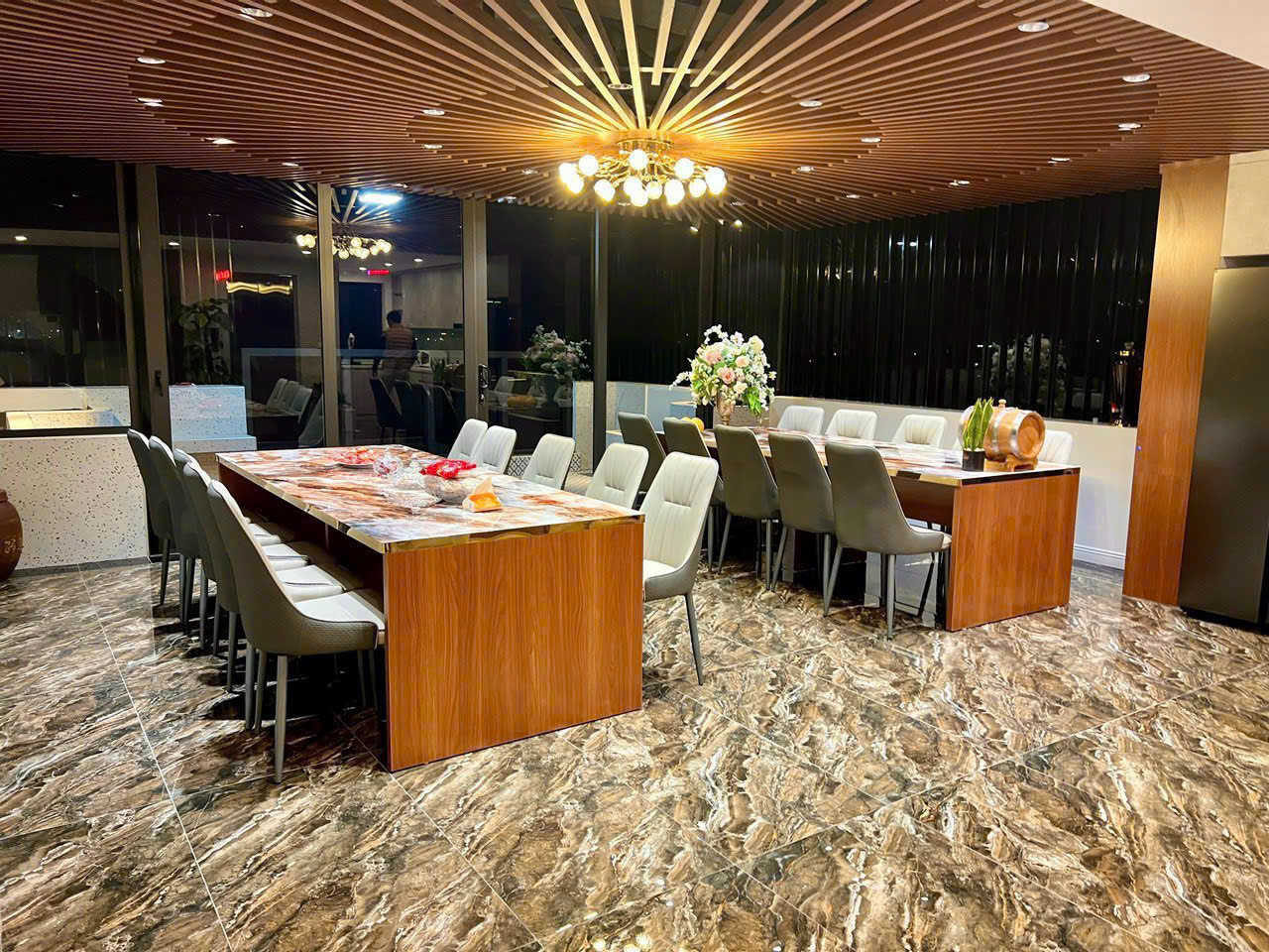 NHÀ LÔ GÓC, DOÃN KẾ THIẾN,GARA OTO TRÁNH,THANG MÁY,KINH DOANH:74MX6T,MT:5M, 28TY 15995112