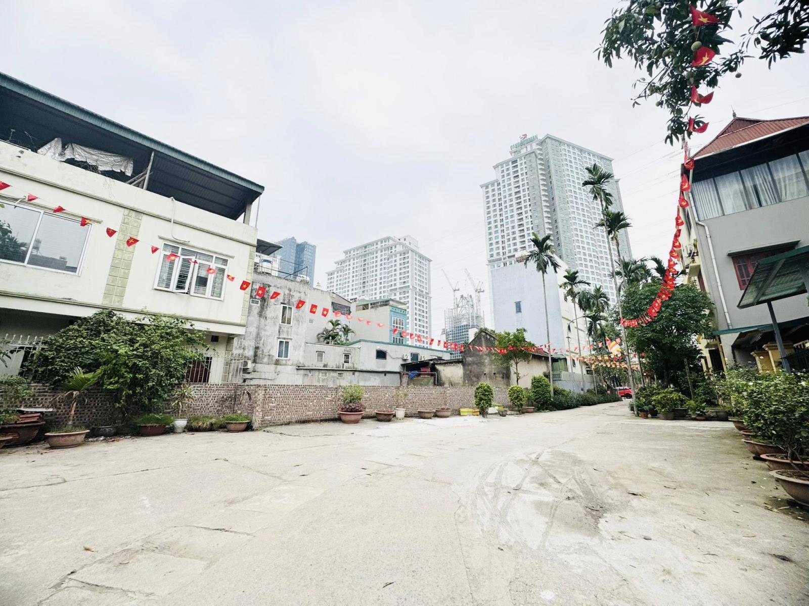 
NHÀ NGÕ 521 AN DƯƠNG VƯƠNG, TÂY HỒ-KD-Ô TÔ:198M X3T, MT 12M, GIÁ 25,5 TỶ. 15995182