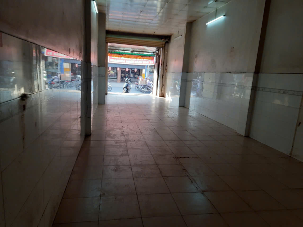 CHO THUÊ NHÀ MẶT TIỀN ĐƯỜNG NGUYỄN ẢNH THỦ , TRUNG MỸ TÂY , VỊ TRÍ KINH DOANH ĐẮC ĐỊA 15995185