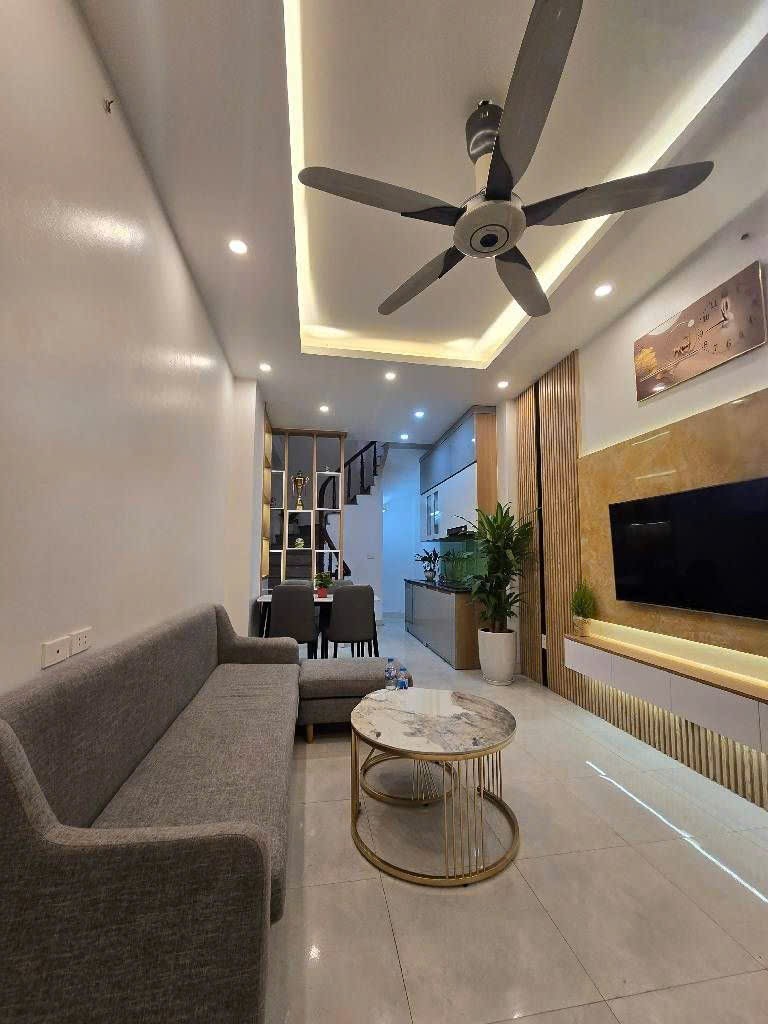 NHÀ BÁT KHỐI – LONG BIÊN  30m² – 5 TẦNG – NGÕ Ô TÔ TRÁNH – FULL NỘI THẤT 15995219