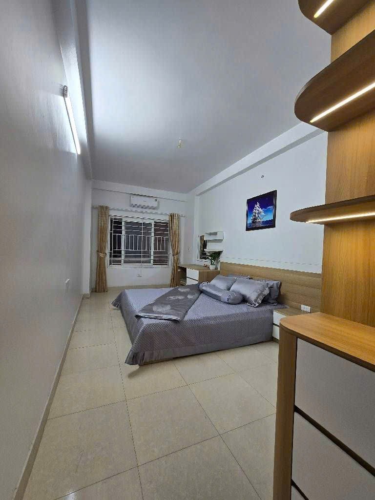 NHÀ BÁT KHỐI – LONG BIÊN  30m² – 5 TẦNG – NGÕ Ô TÔ TRÁNH – FULL NỘI THẤT 15995219