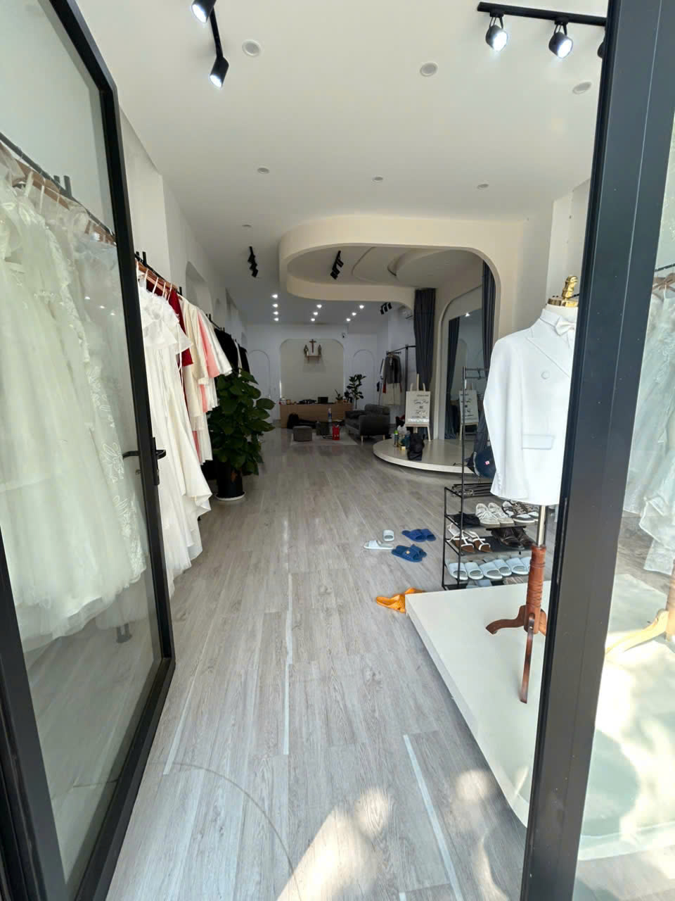 SANG NHƯỢNG MẶT BẰNG NHÀ NGUYÊN CĂN 3 LẦU TẠI  BUÔN MA THUỘT, ĐẮK LẮK 15995223