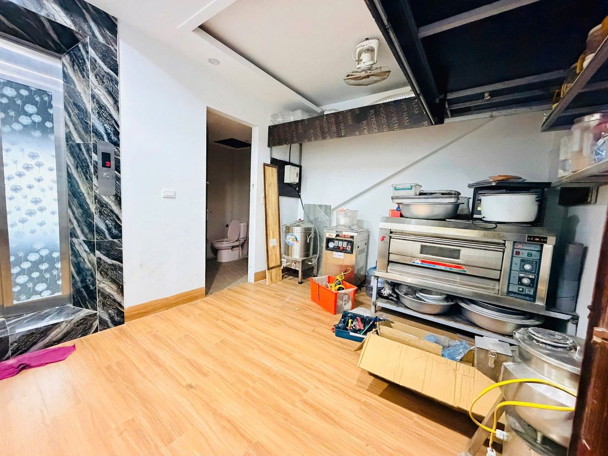 Bán Nhà Nguyễn Chánh. Cầu Giấy. Thang Máy. Ô Tô. Vỉa Hè. DT 60m2. MT 4.5m. Giá 39.8 Tỷ. 15995244