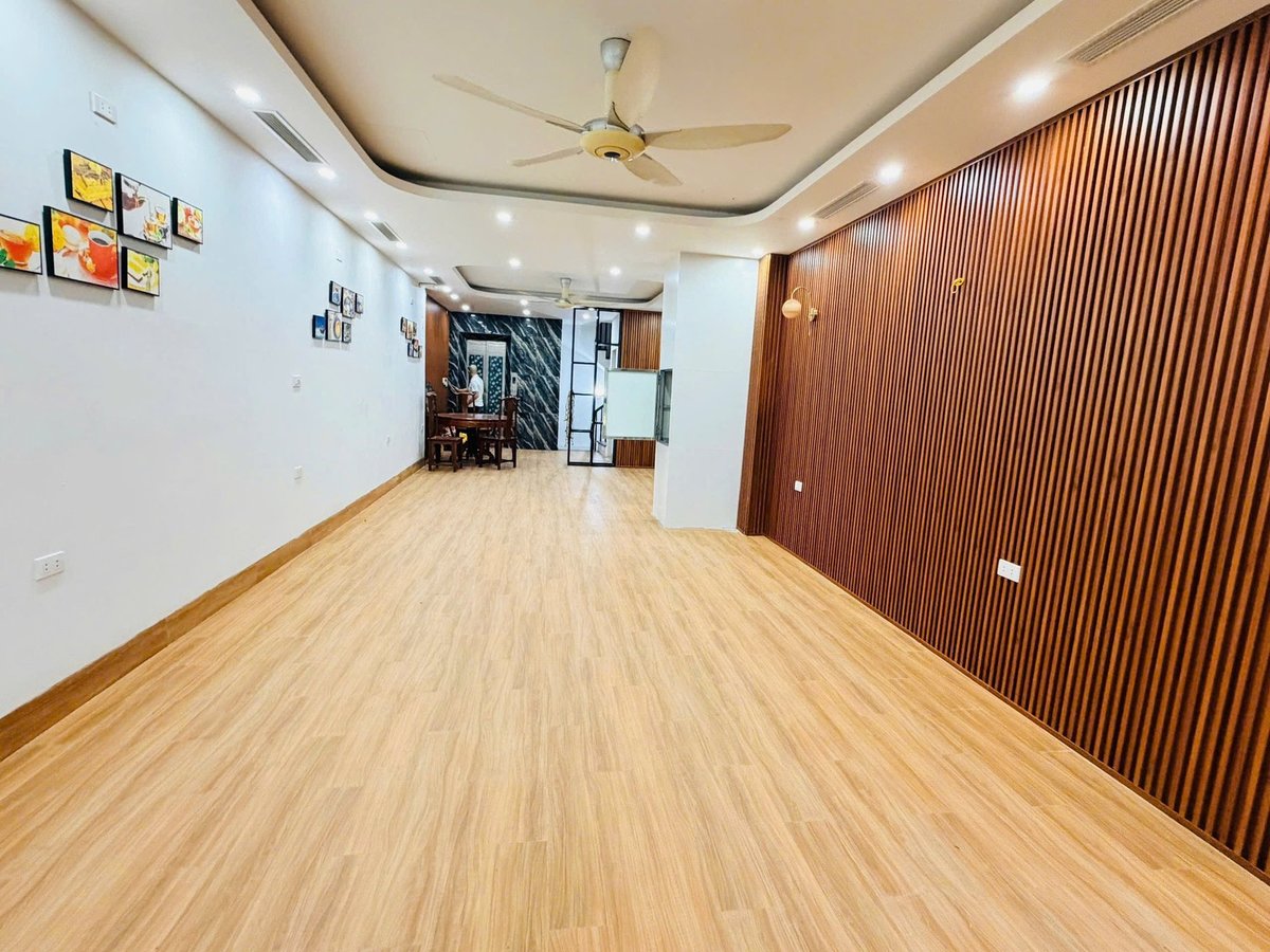 Bán Nhà Nguyễn Chánh. Cầu Giấy. Thang Máy. Ô Tô. Vỉa Hè. DT 60m2. MT 4.5m. Giá 39.8 Tỷ. 15995244