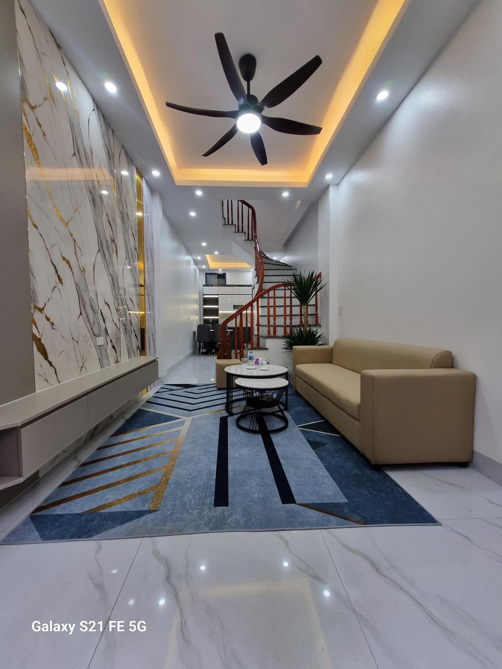 bán nhà 3 tầng đẹp, ngõ thông thẳng trung tâm quang trung gần vincom 15995299