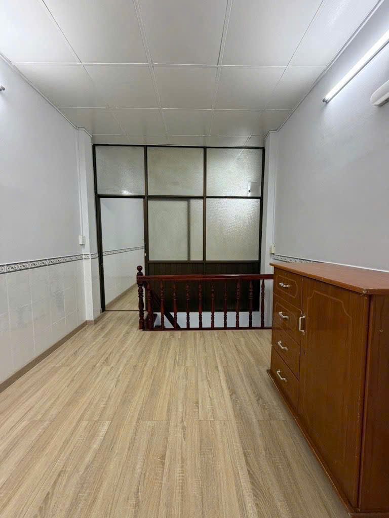 Bán nhà Đường Đoàn Văn Bơ, Phường 13, Quận 4, Hồ Chí Minh. 15995313