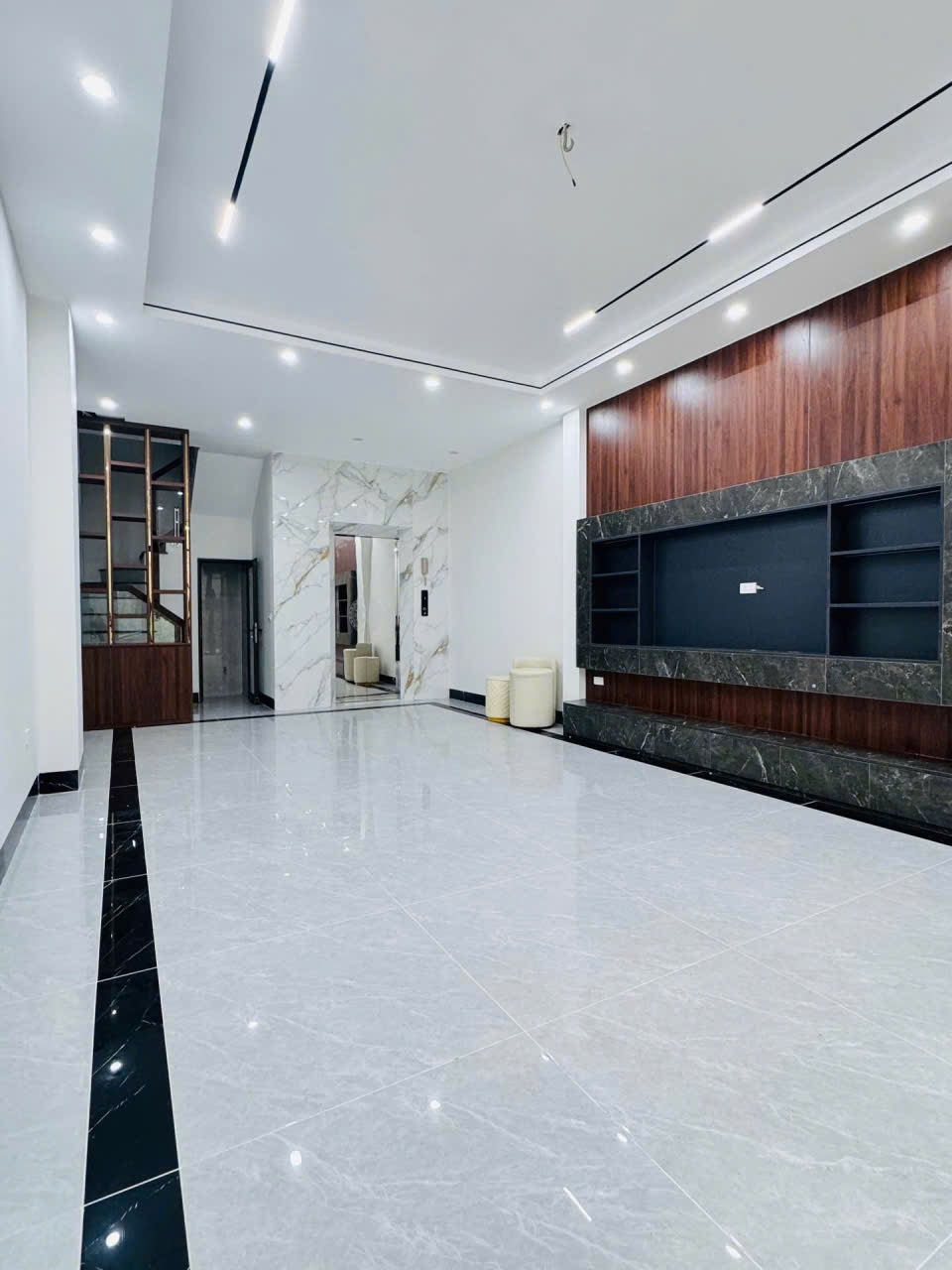 🔥 BÁN NHÀ TRUNG TÂM THẠCH BÀN – 55m², 7 TẦNG, THANG MÁY, Ô TÔ ĐỖ CỬA 🔥 15995348