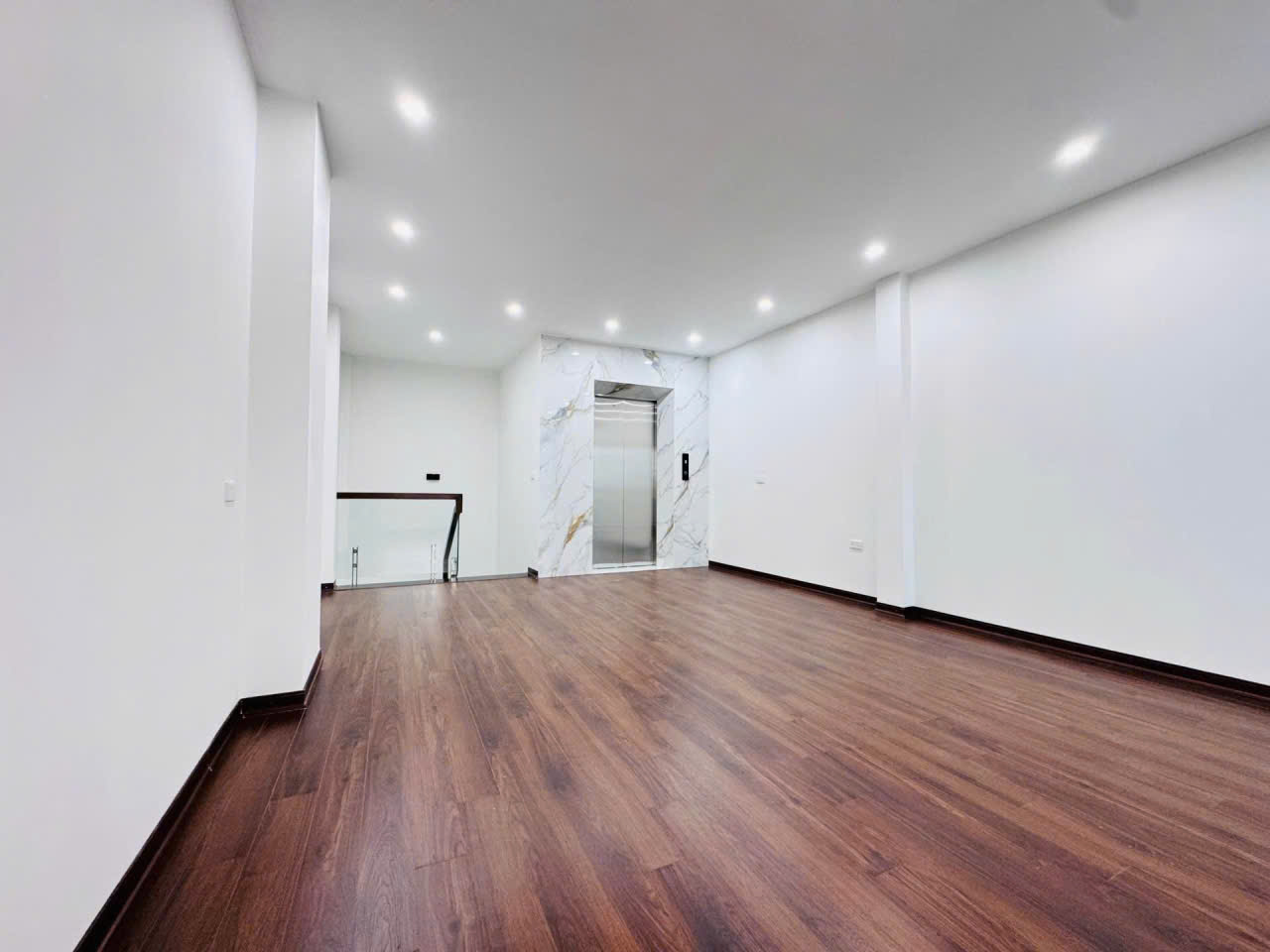 🔥 BÁN NHÀ TRUNG TÂM THẠCH BÀN – 55m², 7 TẦNG, THANG MÁY, Ô TÔ ĐỖ CỬA 🔥 15995348