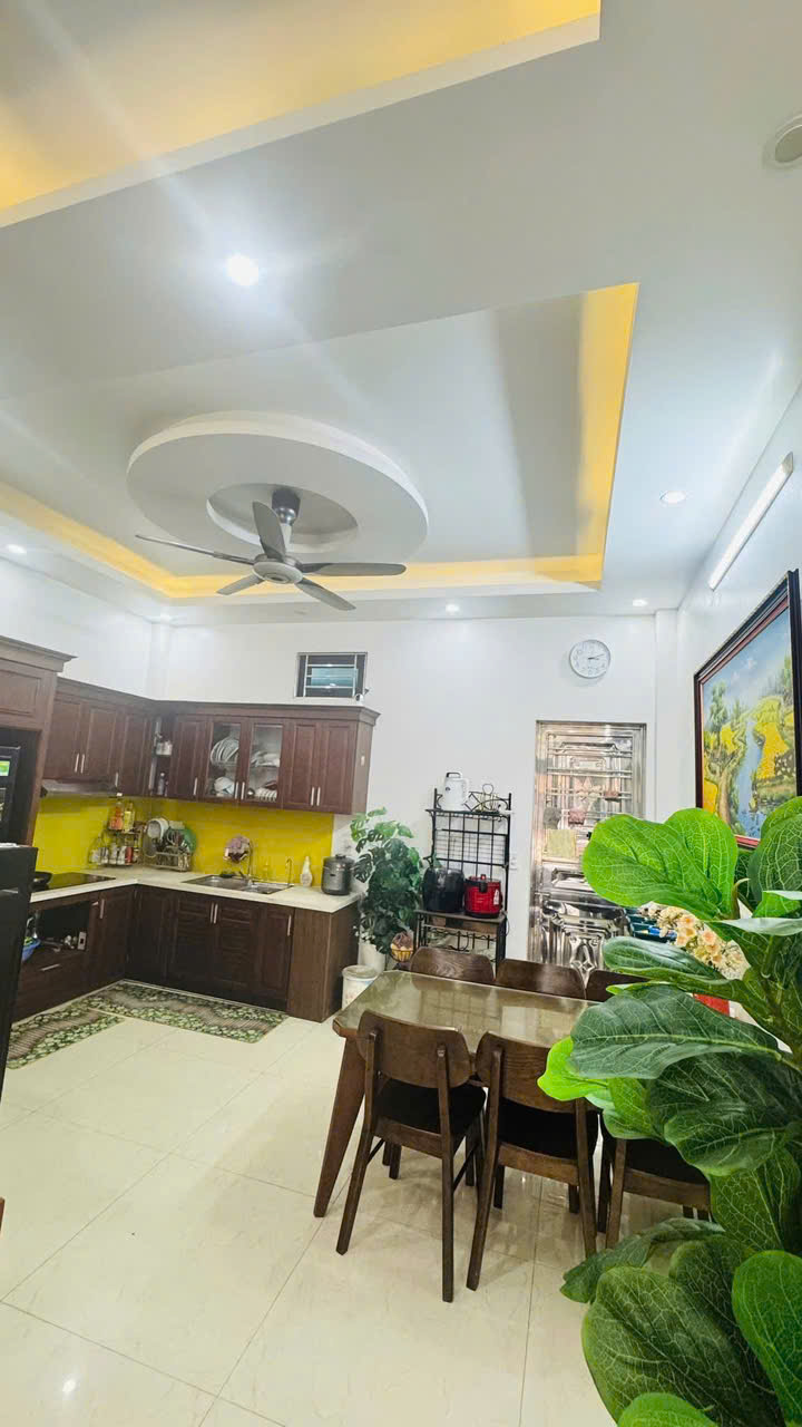 Bán nhà 3 tầng dân xây trong khu đô thị 379, nhà rộng 65m2, mặt tiền 5m 15995356