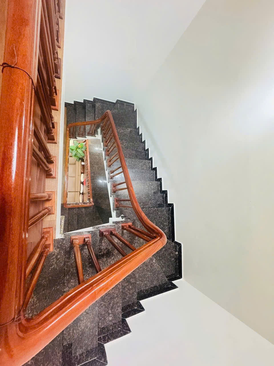 Bán nhà 3 tầng dân xây trong khu đô thị 379, nhà rộng 65m2, mặt tiền 5m 15995356