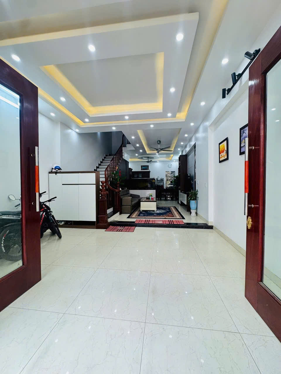 Bán nhà 3 tầng dân xây trong khu đô thị 379, nhà rộng 65m2, mặt tiền 5m 15995356