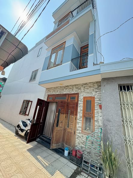 BÁN NHÀ 3 TẦNG MÊ ĐÚC KIÊN CỐ HẺM CẦU BÈ ĐƯỜNG Ô TÔ TẬN NƠI PHƯỜNG TÂY NHA TRANG 15995382