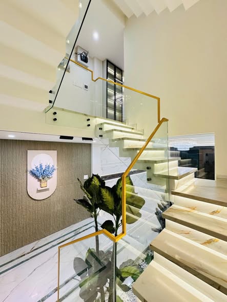 NHÀ 5 TẦNG LUNG LINH FULL NỘI THÂT XỊN XÒ - CÓ Ô CHỠ THANG MÁY 15995393