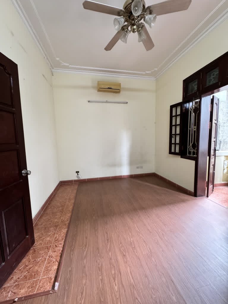 Bán nhà 5 tầng Lạc  Long Quân, diện tích 92m2,giá 32 tỷ 15995420