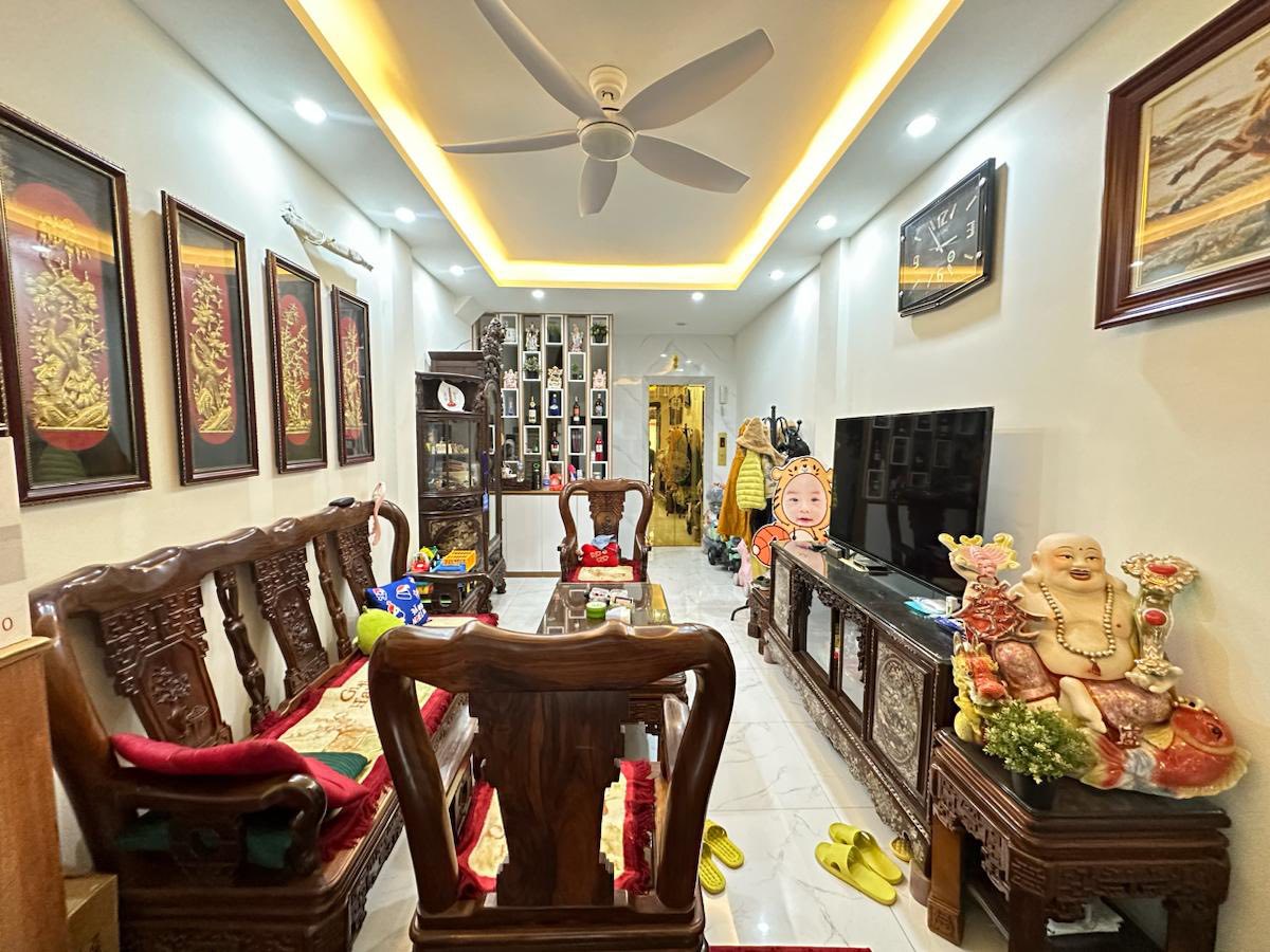 Siêu hiếm! Bán nhà mặt phố Trần Khát Chân, 23m2, 4 tầng, mặt tiền 3.2m, giá 10.3 tỉ, vỉa hè, kinh 15995428