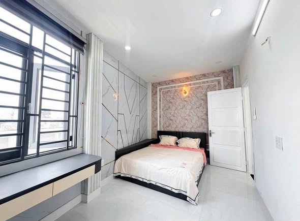 NHÀ GÓC 2 MẶT TIỀN CỰC HIẾM- GẦN QUẬN 7 - XE HƠI TRÁNH 3 CHIẾC - ĐẬU XE TRƯỚC NHÀ THOẢI MÁI 15995453