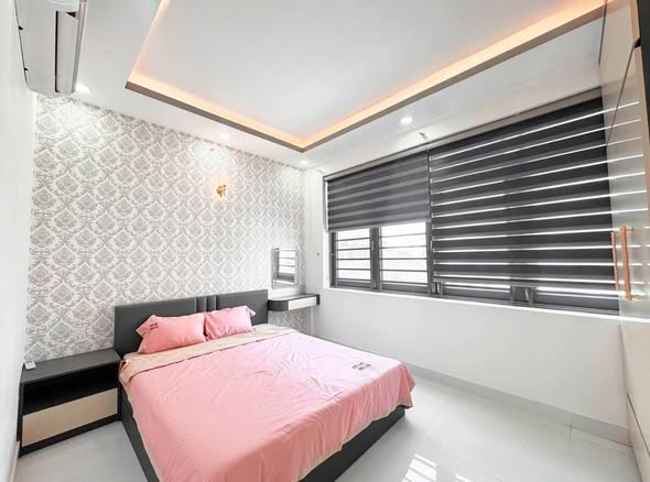 NHÀ GÓC 2 MẶT TIỀN CỰC HIẾM- GẦN QUẬN 7 - XE HƠI TRÁNH 3 CHIẾC - ĐẬU XE TRƯỚC NHÀ THOẢI MÁI 15995453