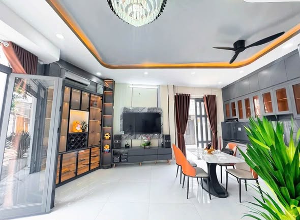 NHÀ GÓC 2 MẶT TIỀN CỰC HIẾM- GẦN QUẬN 7 - XE HƠI TRÁNH 3 CHIẾC - ĐẬU XE TRƯỚC NHÀ THOẢI MÁI 15995453