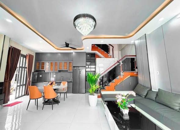 NHÀ GÓC 2 MẶT TIỀN CỰC HIẾM- GẦN QUẬN 7 - XE HƠI TRÁNH 3 CHIẾC - ĐẬU XE TRƯỚC NHÀ THOẢI MÁI 15995453