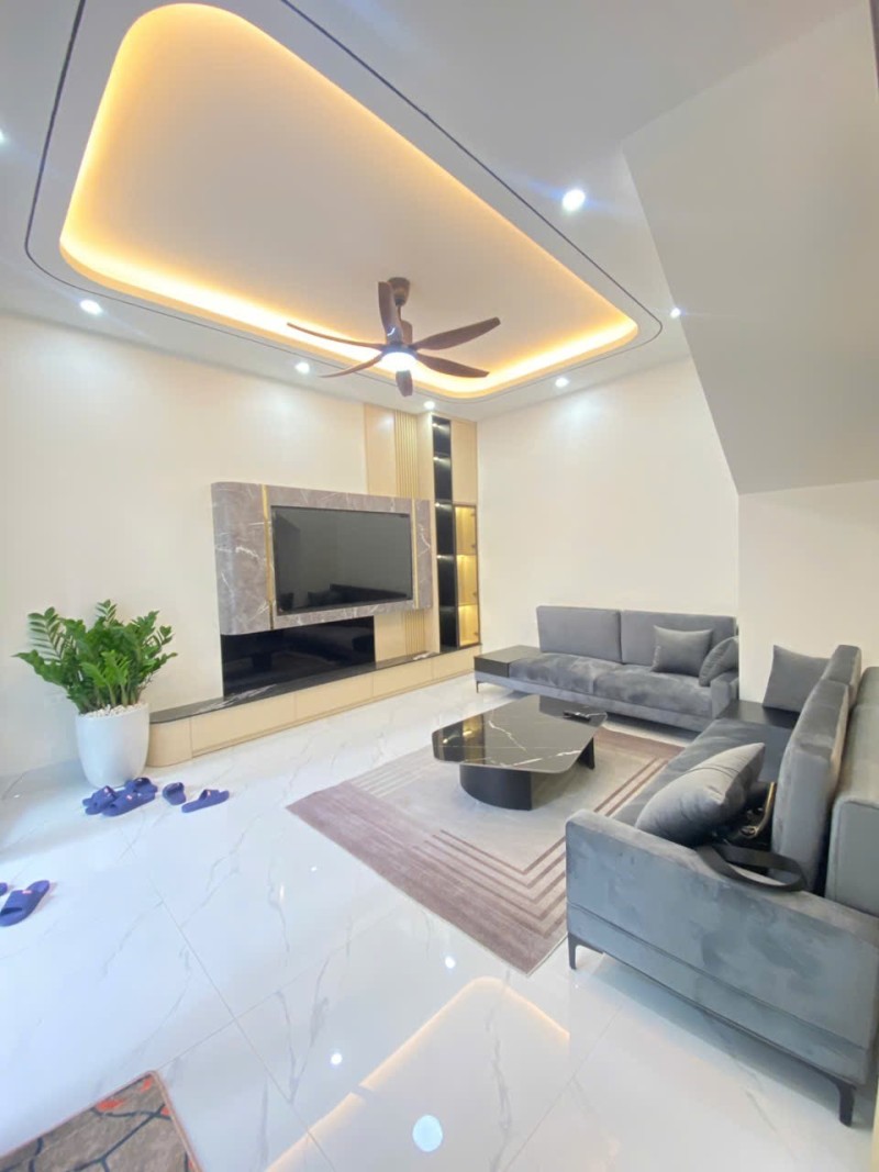 SIÊU PHẨM LÔ GÓC NGUYỄN VĂN CỪ – THANG MÁY RIÊNG – NỘI THẤT CAO CẤP – KHẲNG ĐỊNH ĐẲNG CẤP SỐNG 15995522