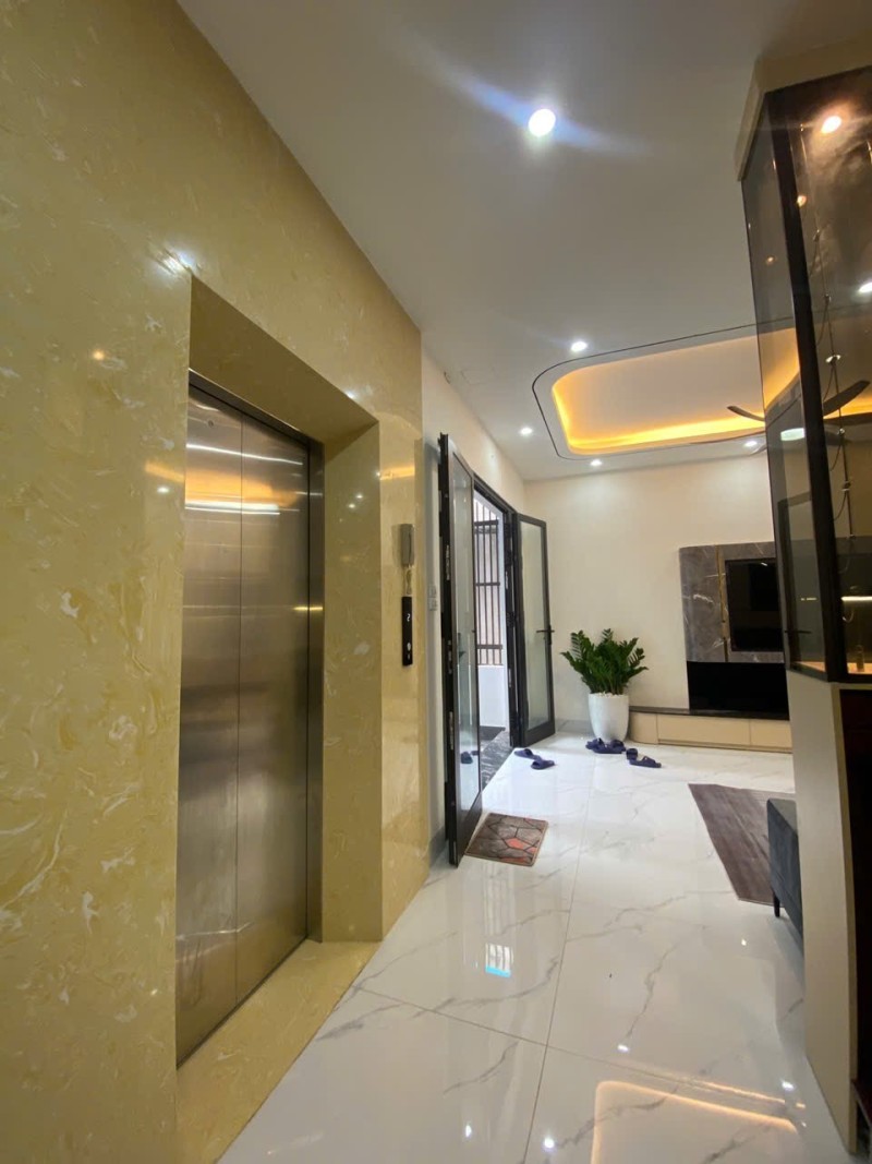 SIÊU PHẨM LÔ GÓC NGUYỄN VĂN CỪ – THANG MÁY RIÊNG – NỘI THẤT CAO CẤP – KHẲNG ĐỊNH ĐẲNG CẤP SỐNG 15995522