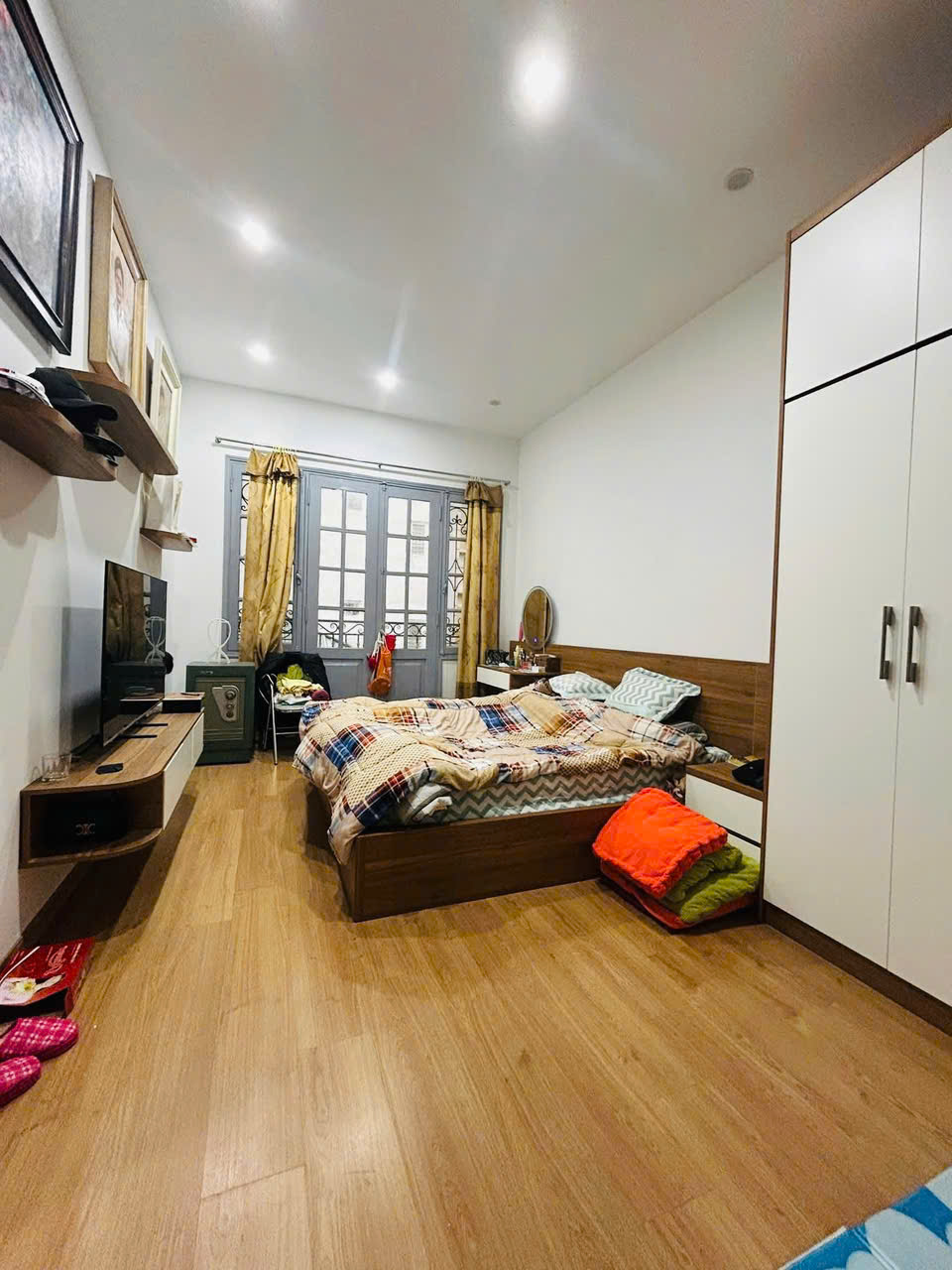  NGỌC HÀ - ĐỘI CẤN - GẦN HỒ - NGÕ RỘNG - DT 98M² – 5 TẦNG - GIÁ 20 TỶ 15995543