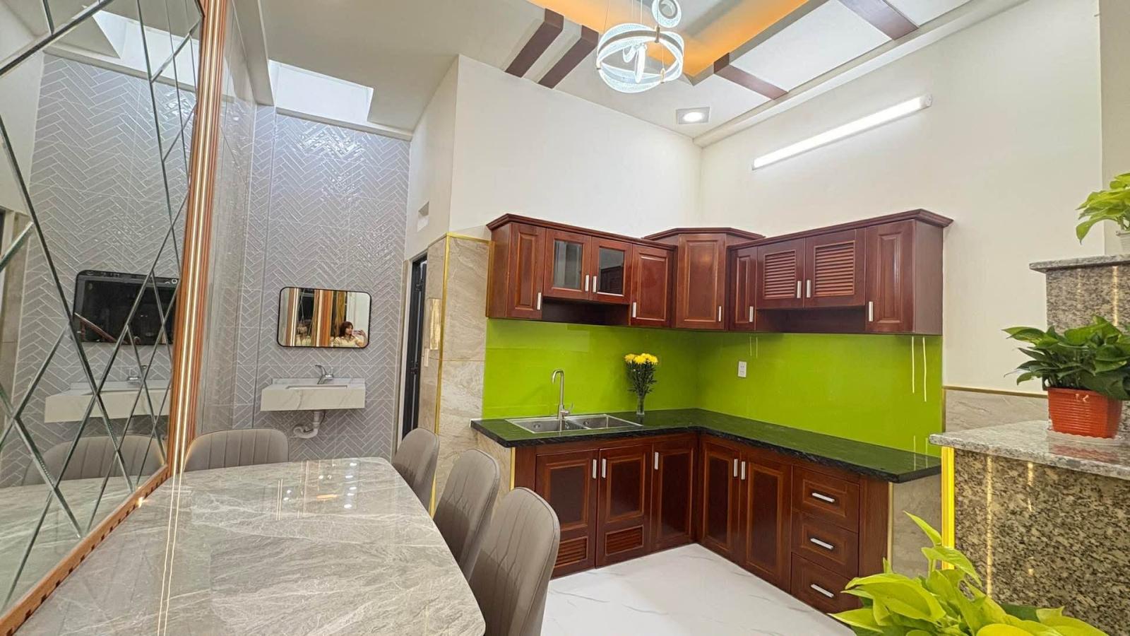 NHÀ ĐẸP-GIÁ TỐT NHÀ MỚI ĐẸP LUNG LINH 3 TẦNG-HẺM OTO 5m-HIỆP THÀNH-Q12- 5,x TỶ (x nhỏ xíu) 15995665