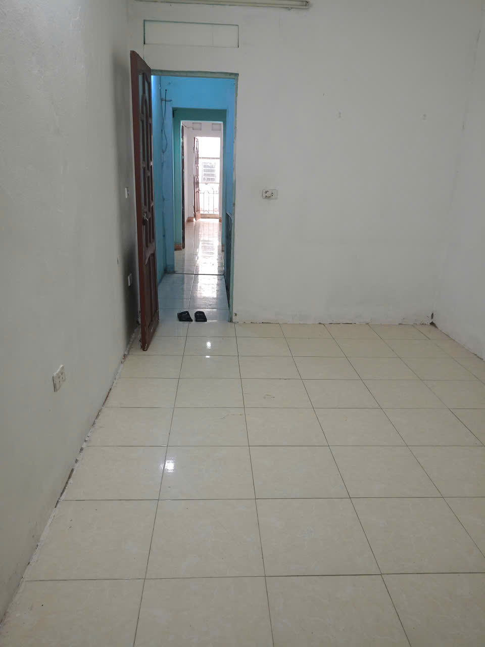 Cho thuê nhà ở 45m2 x 2 tầng khép kín tại ngõ 2 đại từ gần bến xe giáp bát Giá 5.5 triệu/tháng 15995674