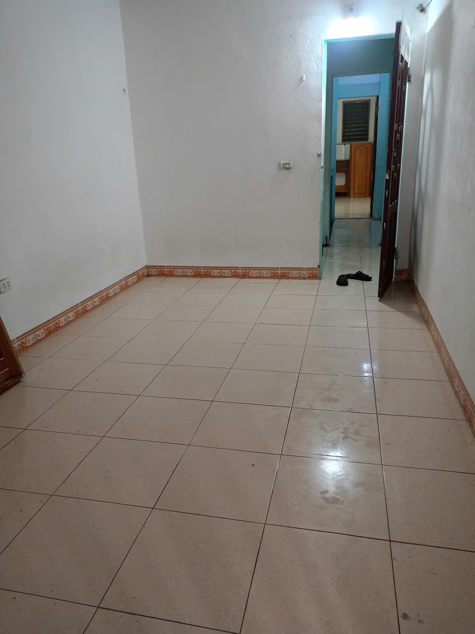 Cho thuê nhà ở 45m2 x 2 tầng khép kín tại ngõ 2 đại từ gần bến xe giáp bát Giá 5.5 triệu/tháng 15995674