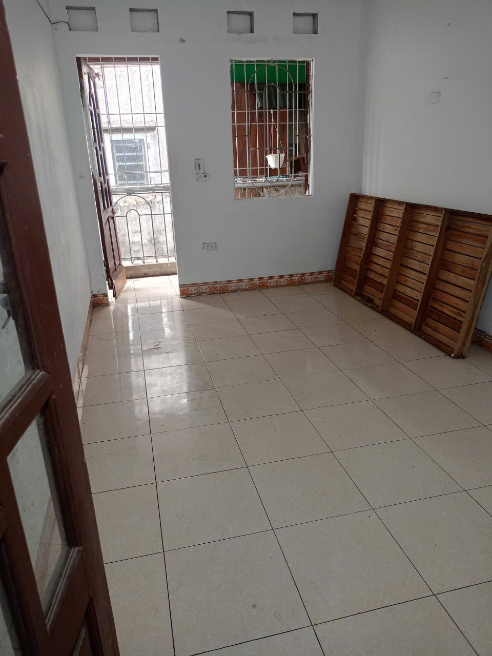 Cho thuê nhà ở 45m2 x 2 tầng khép kín tại ngõ 2 đại từ gần bến xe giáp bát Giá 5.5 triệu/tháng 15995674