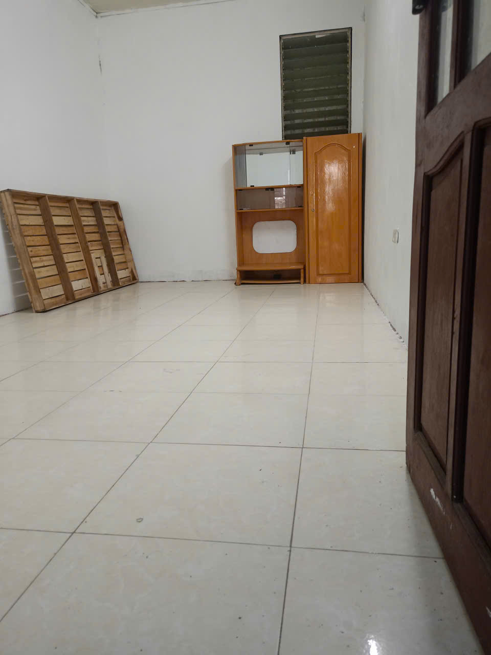 Cho thuê nhà ở 45m2 x 2 tầng khép kín tại ngõ 2 đại từ gần bến xe giáp bát Giá 5.5 triệu/tháng 15995674