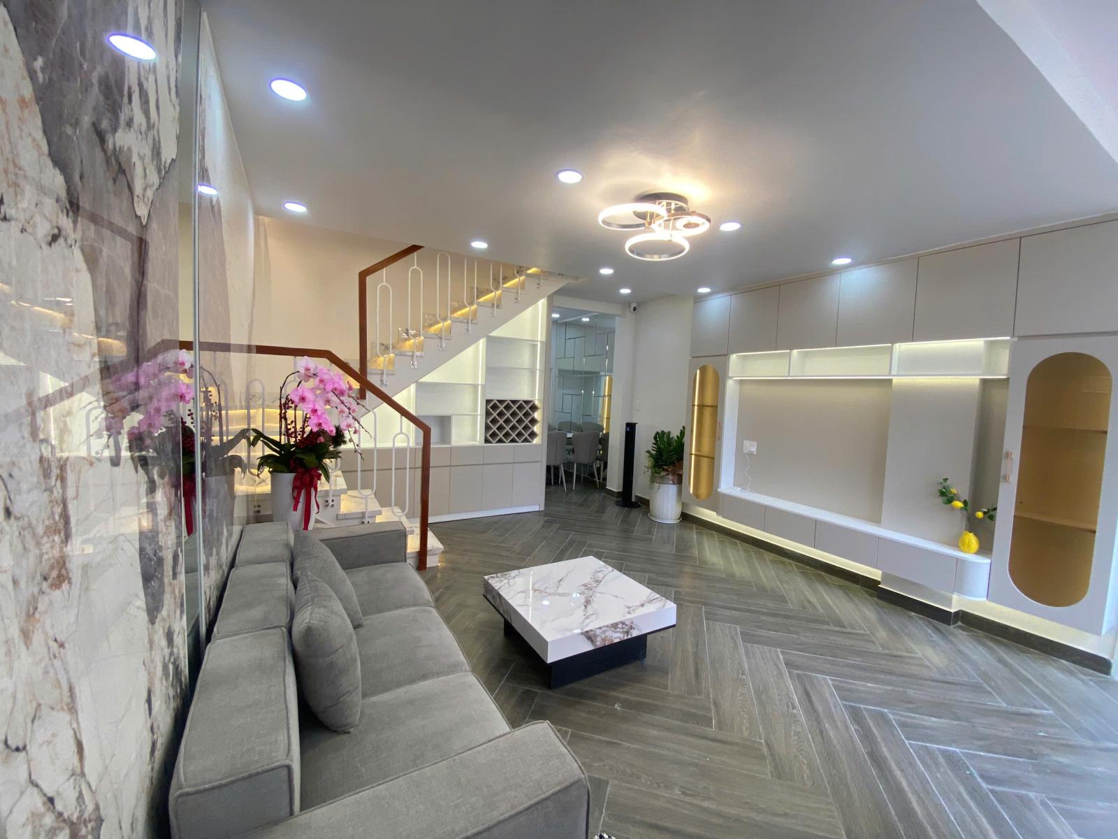 Cần bán nhà mới hoàn thiên Q7 full nội thất đẹp 15995730