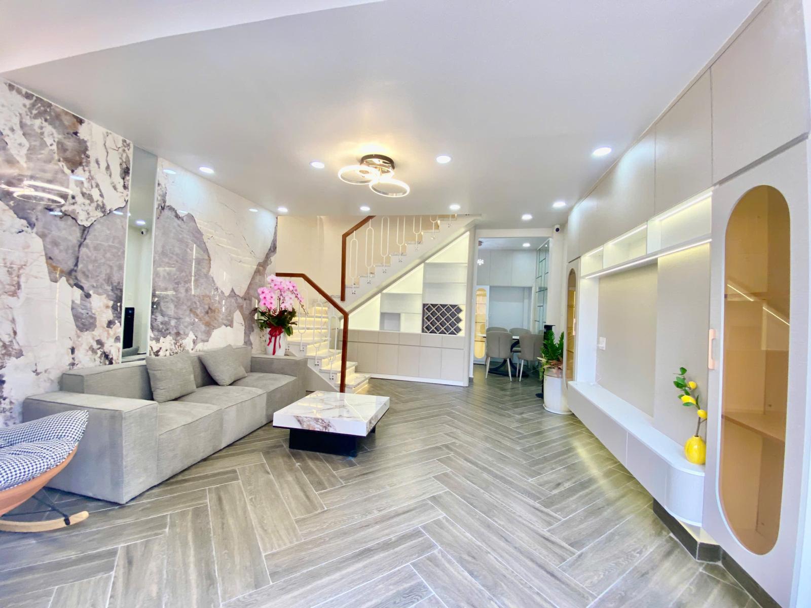 Cần bán nhà mới hoàn thiên Q7 full nội thất đẹp 15995733