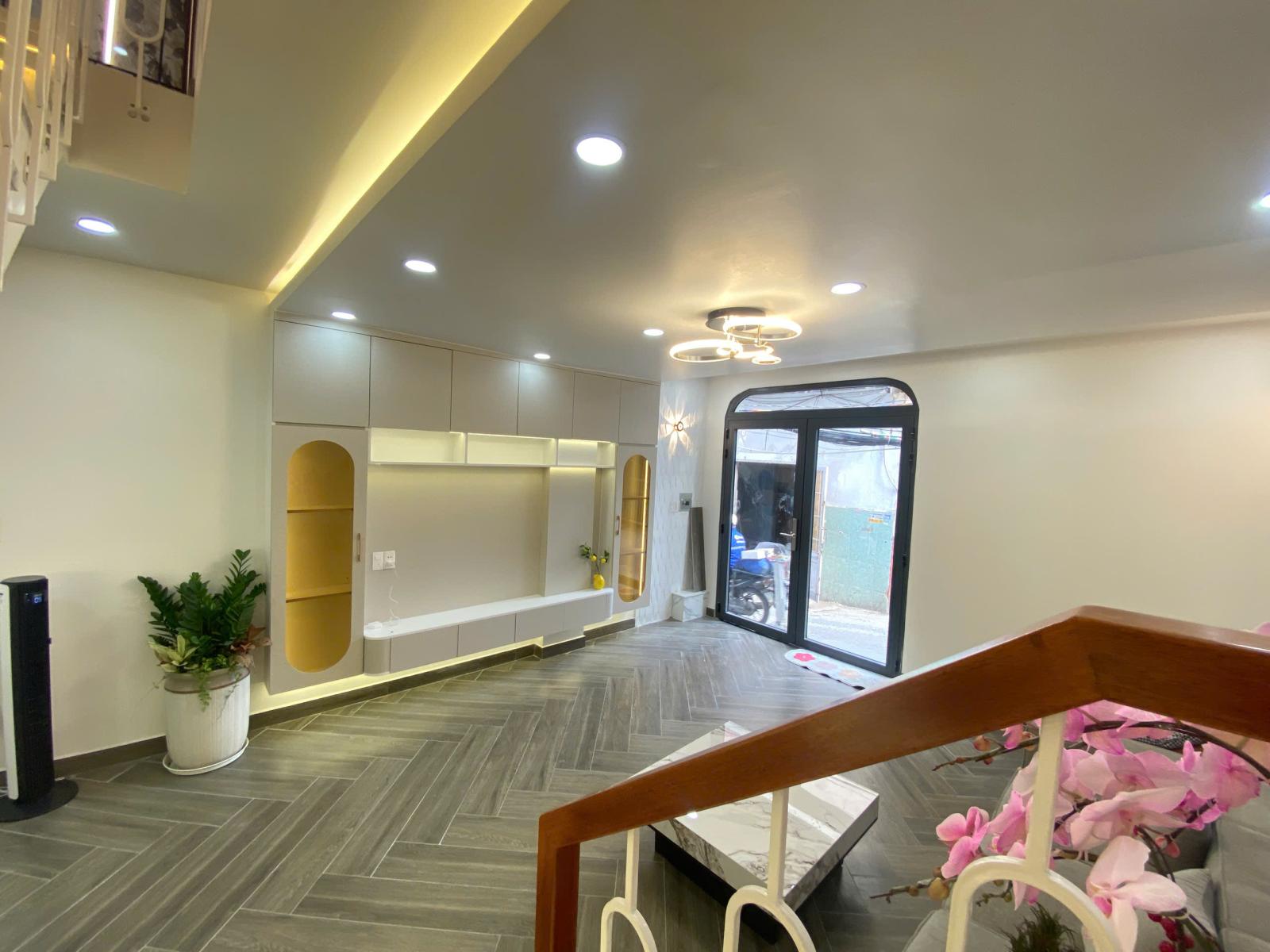 Cần bán nhà mới hoàn thiên Q7 full nội thất đẹp 15995733