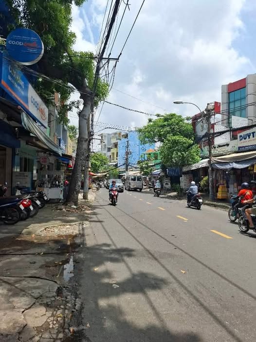 Tài chính hơn 2 tỷ, chọn gì ở Tân Bình?
💥 Nhà 3 tầng Âu Cơ
🏠 1 trệt 2 lầu + sân thượng
📍 Tiện 15995819