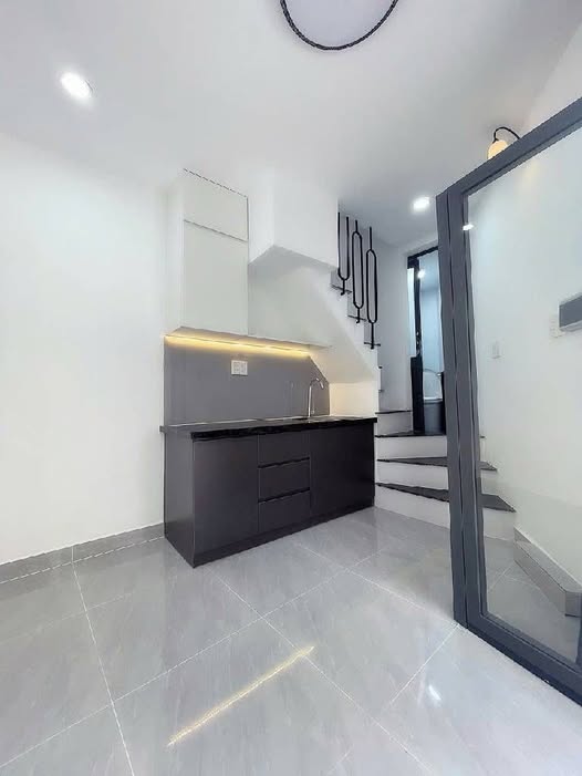 Tài chính hơn 2 tỷ, chọn gì ở Tân Bình?
💥 Nhà 3 tầng Âu Cơ
🏠 1 trệt 2 lầu + sân thượng
📍 Tiện 15995819