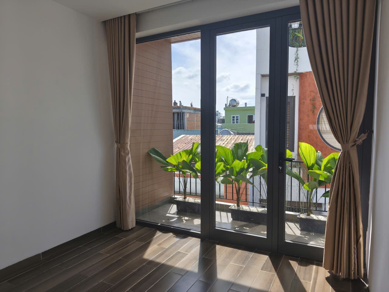 ♥ Lô góc gần Nguyễn Hoàng, 55m2, 3 mê mới xây, 3PN khép kín. dòng tiền 22tr 15995837