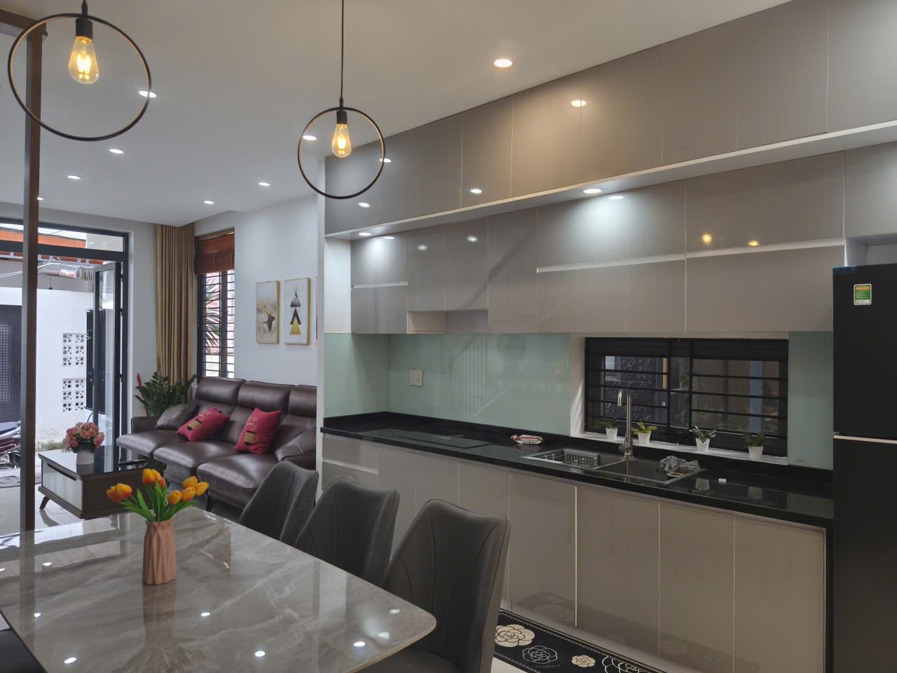 ♥ Lô góc gần Nguyễn Hoàng, 55m2, 3 mê mới xây, 3PN khép kín. dòng tiền 22tr 15995837