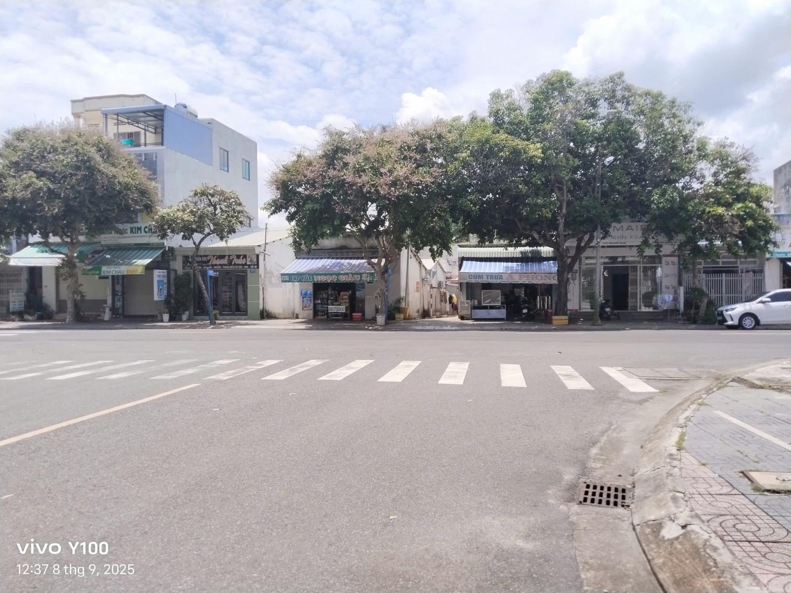 SIÊU PHẨM NHÀ MẶT PHỐ- GIÁ BÁN SIÊU LỢI NHUẬN 15995921