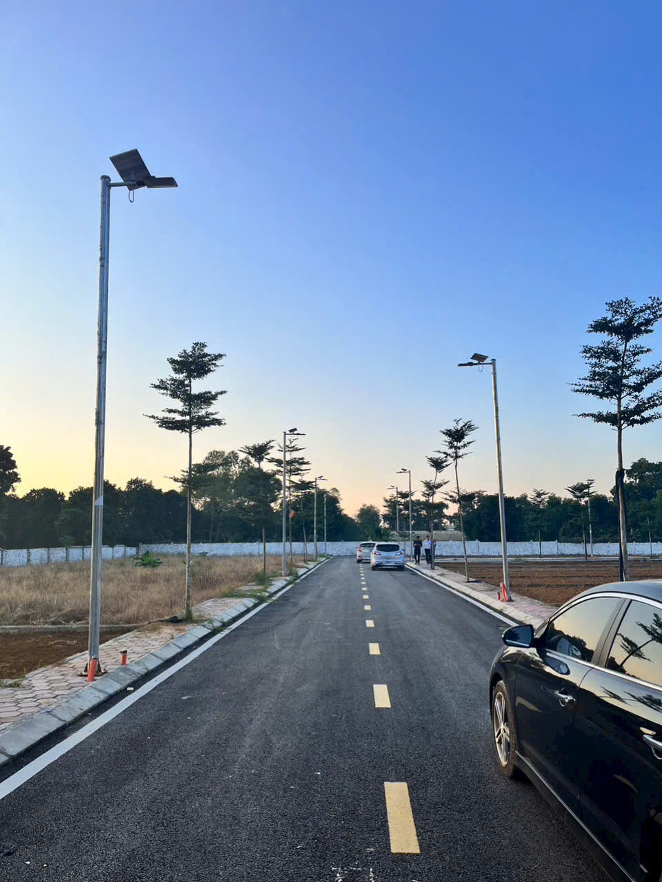 Trục lớn luôn tạo ra giá trị lớn.
Em đang có 3 lô đất diện tích 200m2 , 2 mặt thoáng trước sau. 15995952