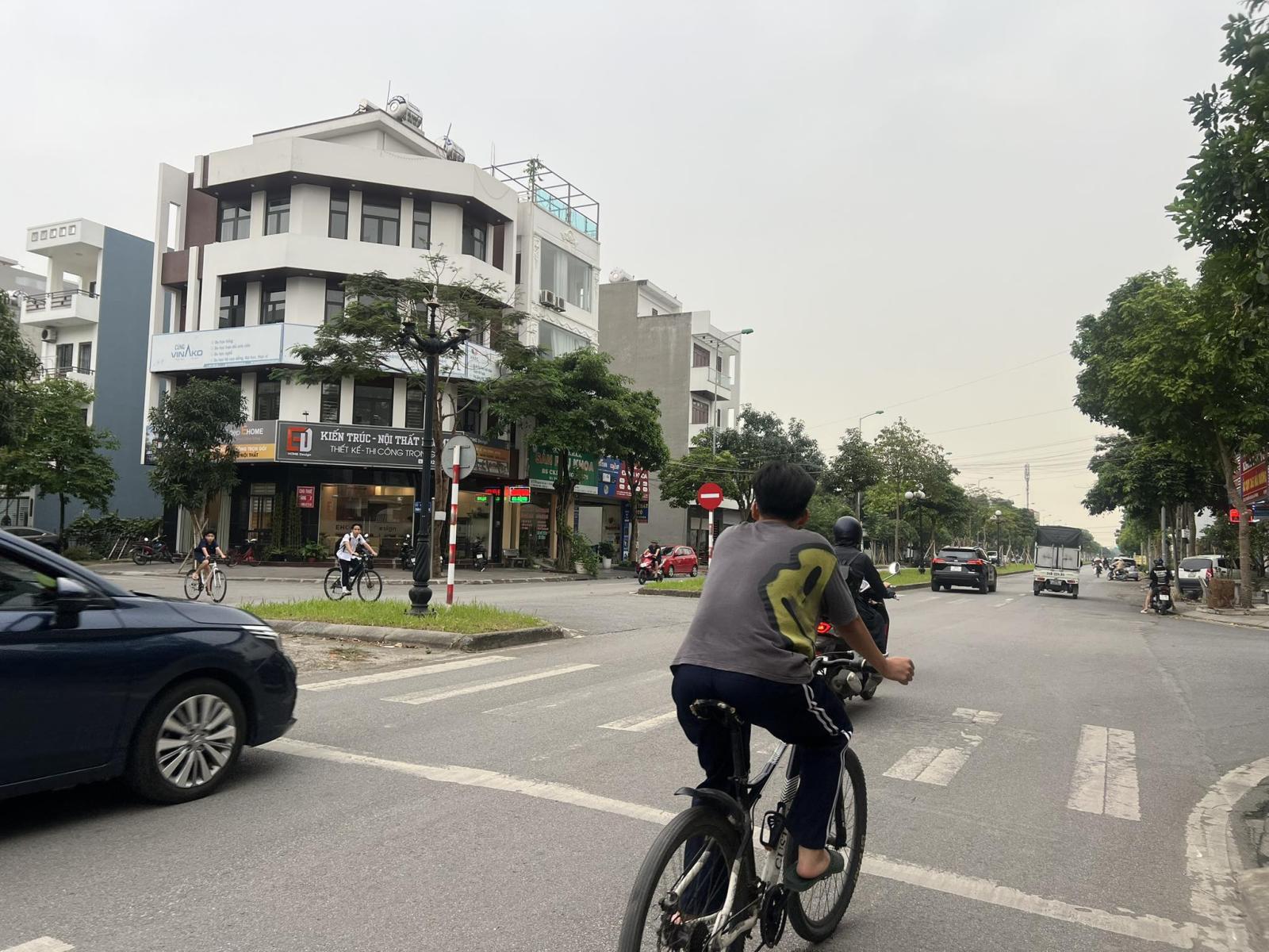 Bán lô đất gần 240m2 mặt tiền 12m đường đôi Nguyễn Văn Linh, TP Hải Dương, KD cưc tốt 15996013