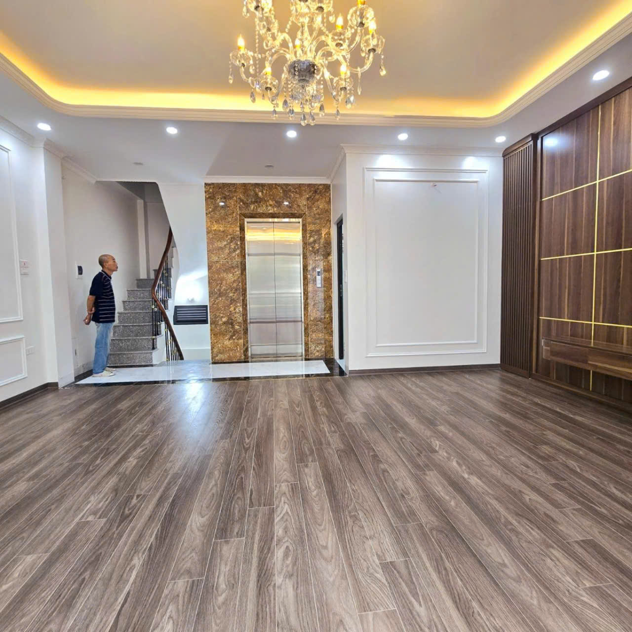 BÁN NHÀ - VÕ CHÍ CÔNG - 6 TẦNG THANG MÁY - Ô TÔ - GIÁ 9 TỈ HƠN . 15996026