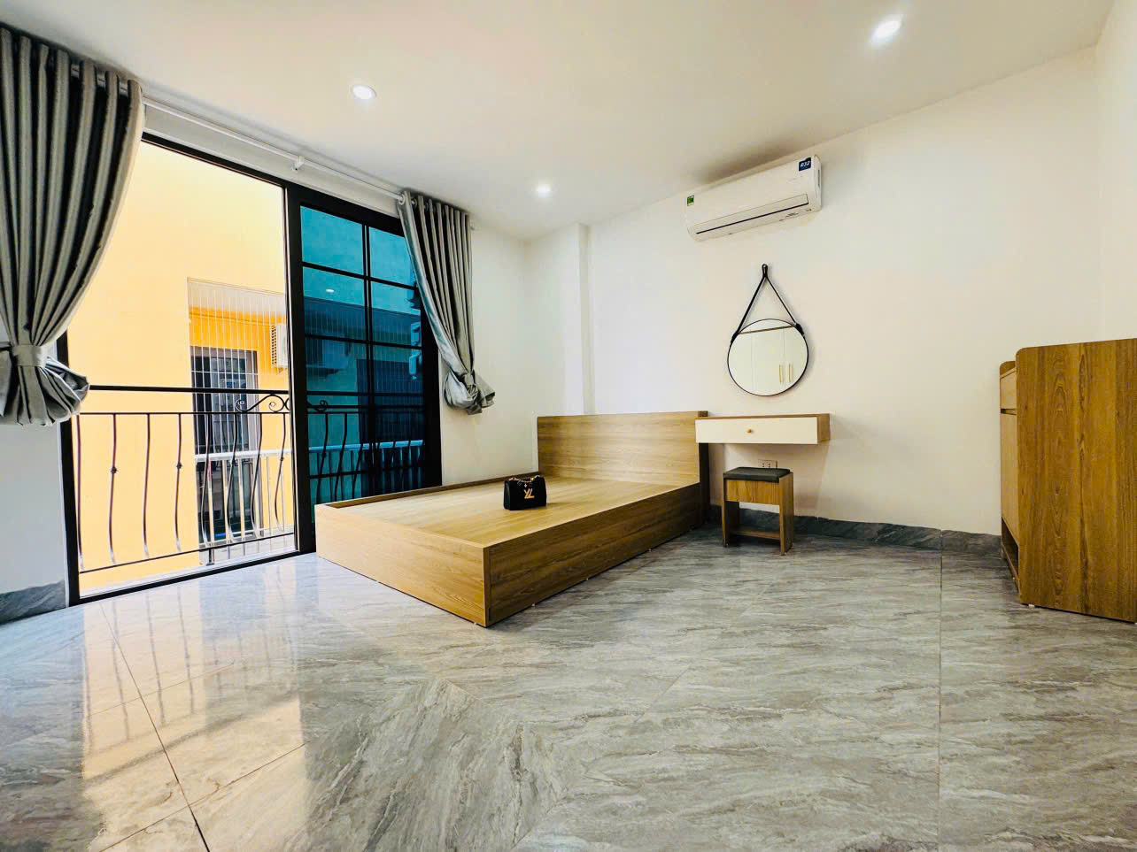 BÁN NHÀ - VÕ CHÍ CÔNG - 6 TẦNG THANG MÁY - Ô TÔ - GIÁ 9 TỈ HƠN . 15996026