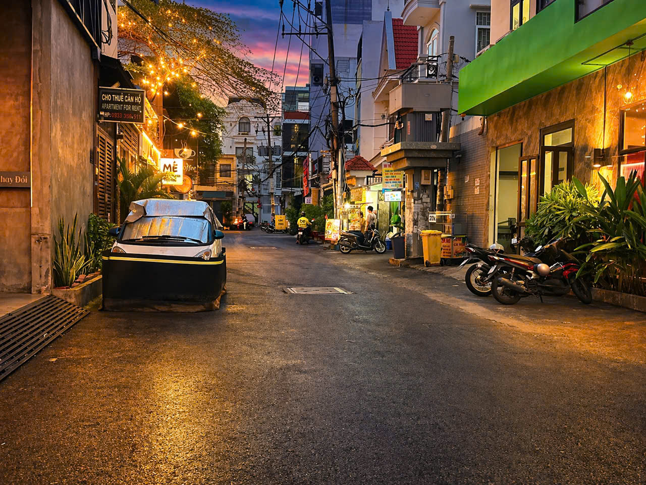 Bán Khách sạn ngay Emart Phan Văn Trị 5 lầu 13P DTS 255m2 khai thác 100tr chỉ 13.9 tỷ. 15996027