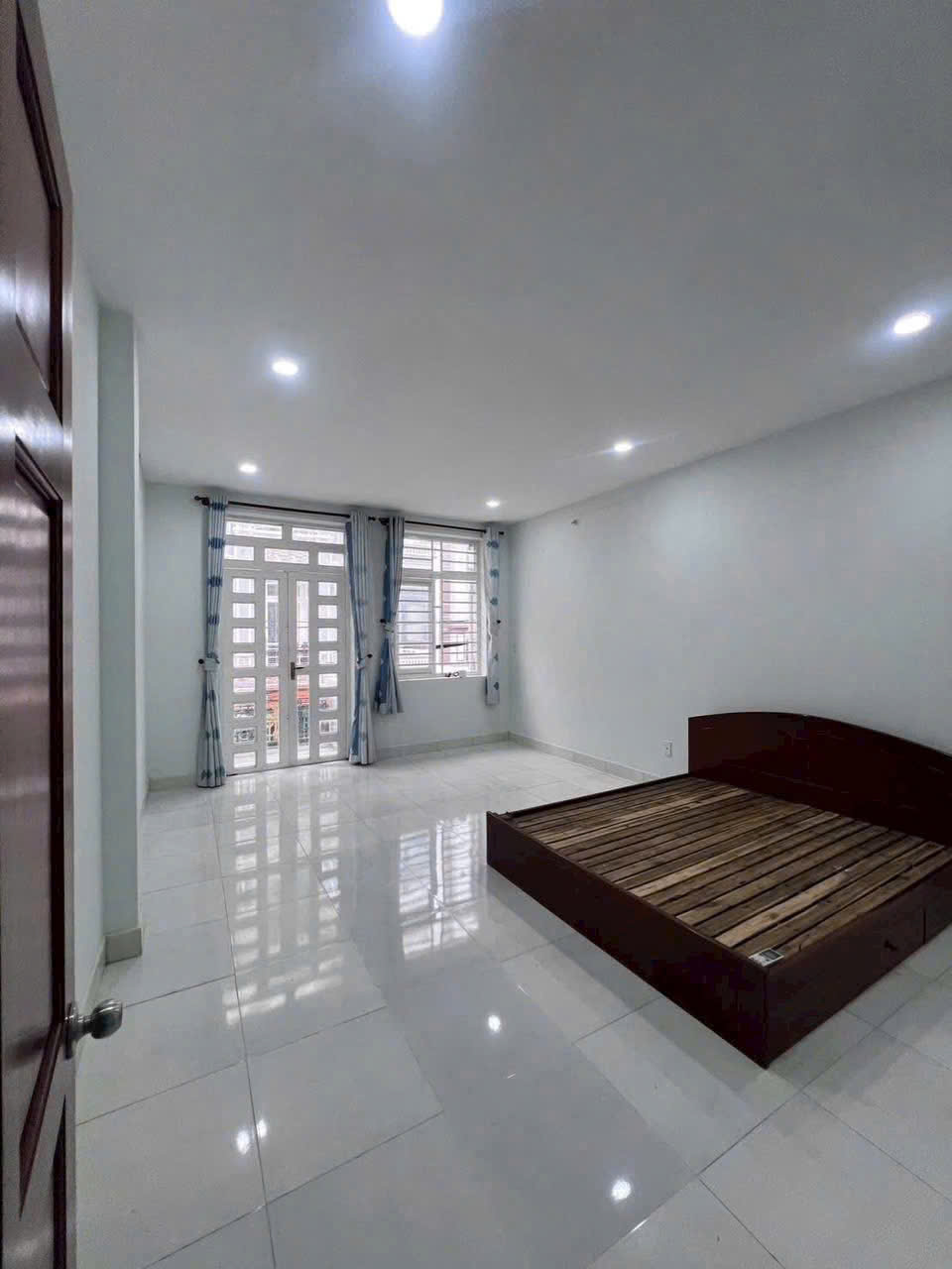 BÁN NHÀ KDBB ĐƯỜNG 8M XE QUA LẠI CHỈ 5.99 TỶ 15996101