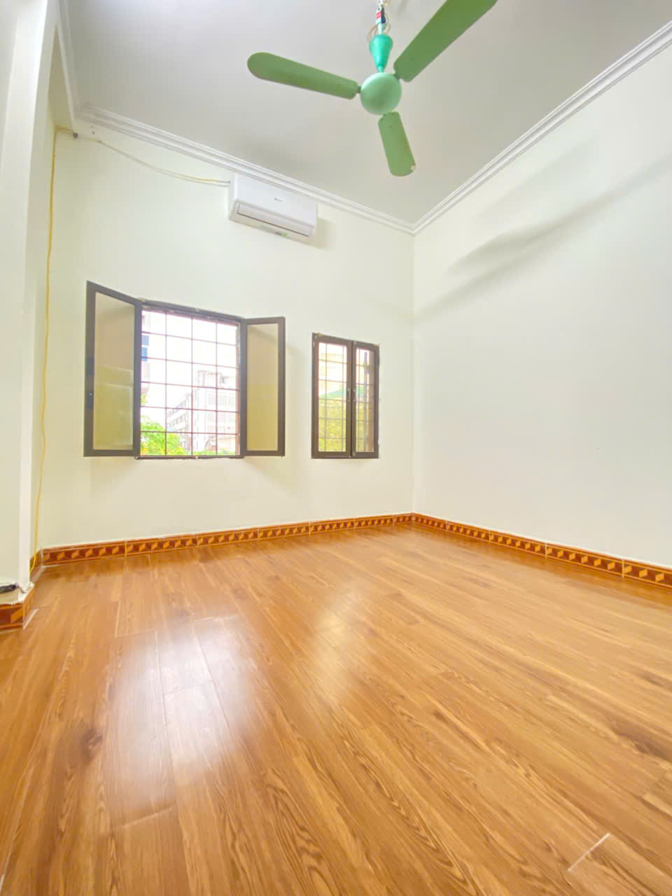 CHO THUÊ KIM NGƯU, NHÀ ĐẸP SÁT Ô TÔ, 63M 4T, 4 NGỦ 14TR 0903258273 15996104